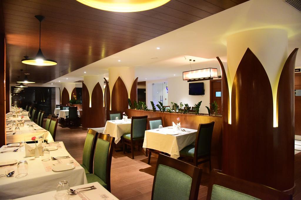 The Royal Comfort Bangalore Exteriör bild