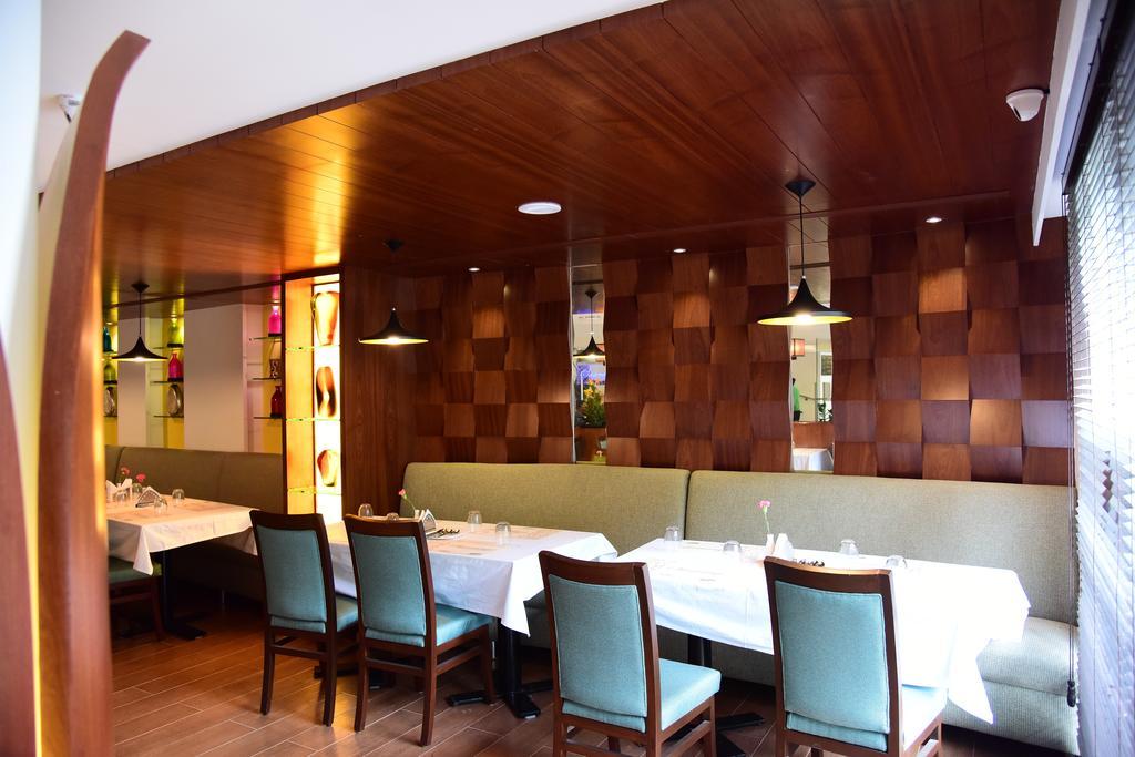 The Royal Comfort Bangalore Exteriör bild