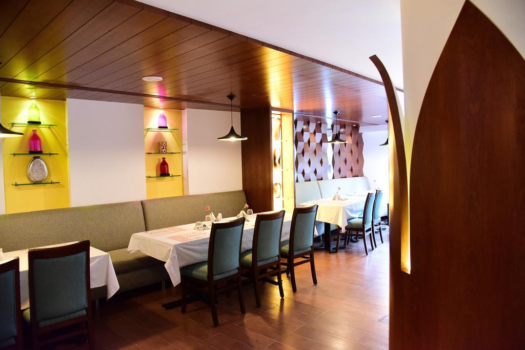 The Royal Comfort Bangalore Exteriör bild