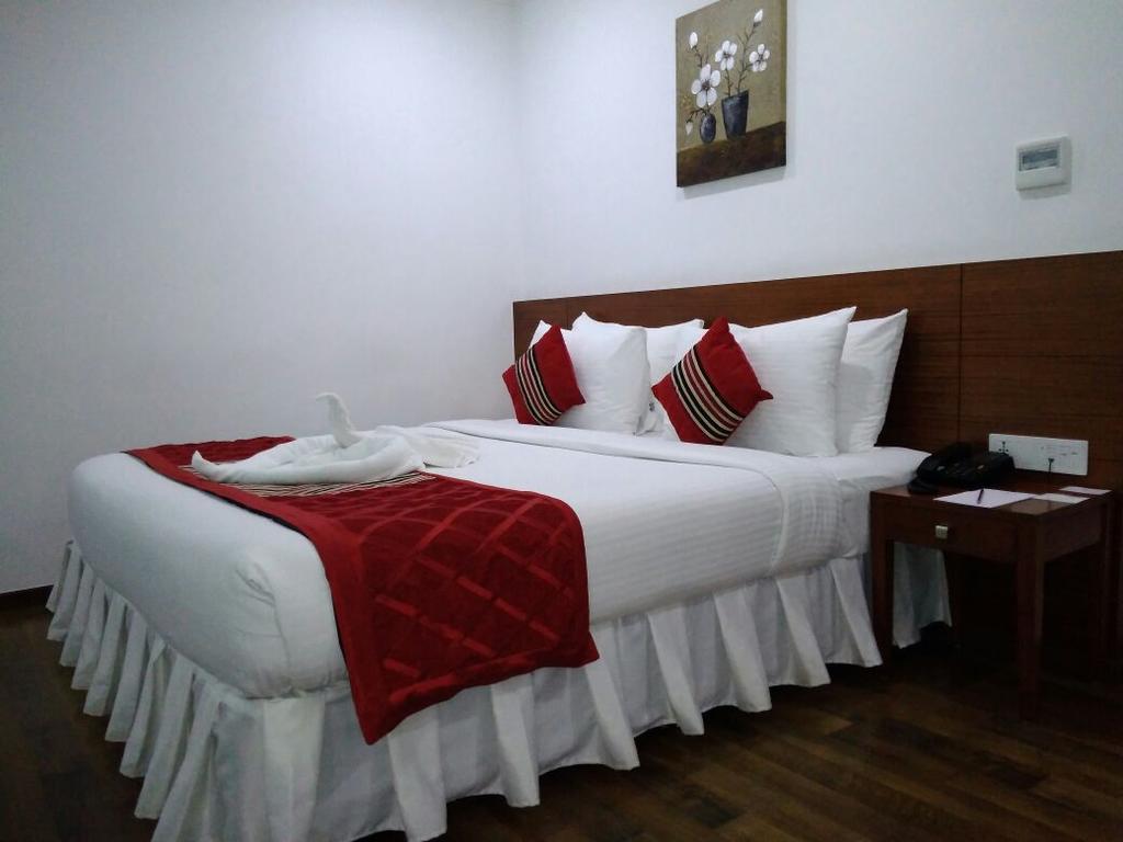 The Royal Comfort Bangalore Exteriör bild