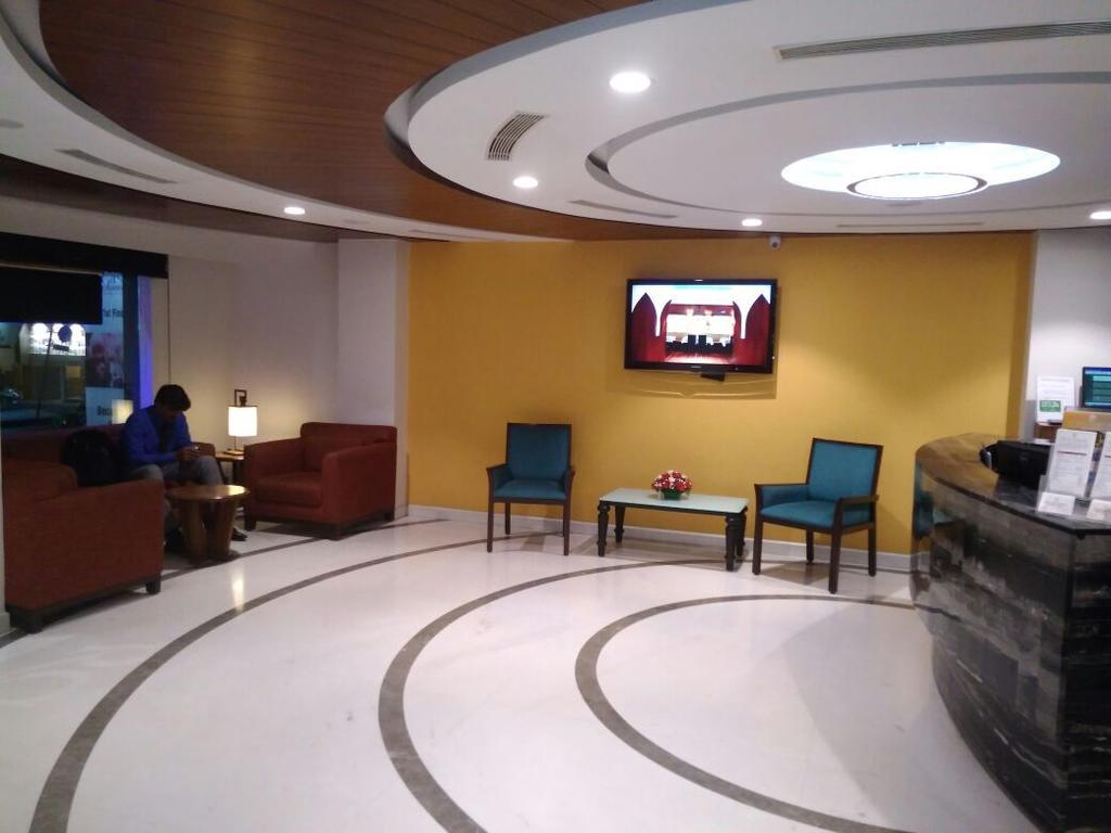 The Royal Comfort Bangalore Exteriör bild
