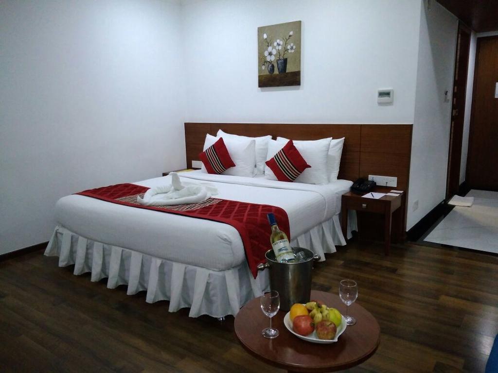 The Royal Comfort Bangalore Exteriör bild